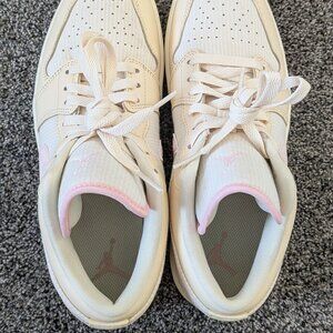 Women's Air Jordan 1 Low SE Casual Shoes